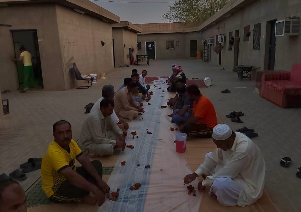 جانب من مشروع نهر العطاء لتفطير الصائمين لعام 1443هـ برعاية مؤسسة سليمان بن عبدالعزيز الراجحي الخيرية